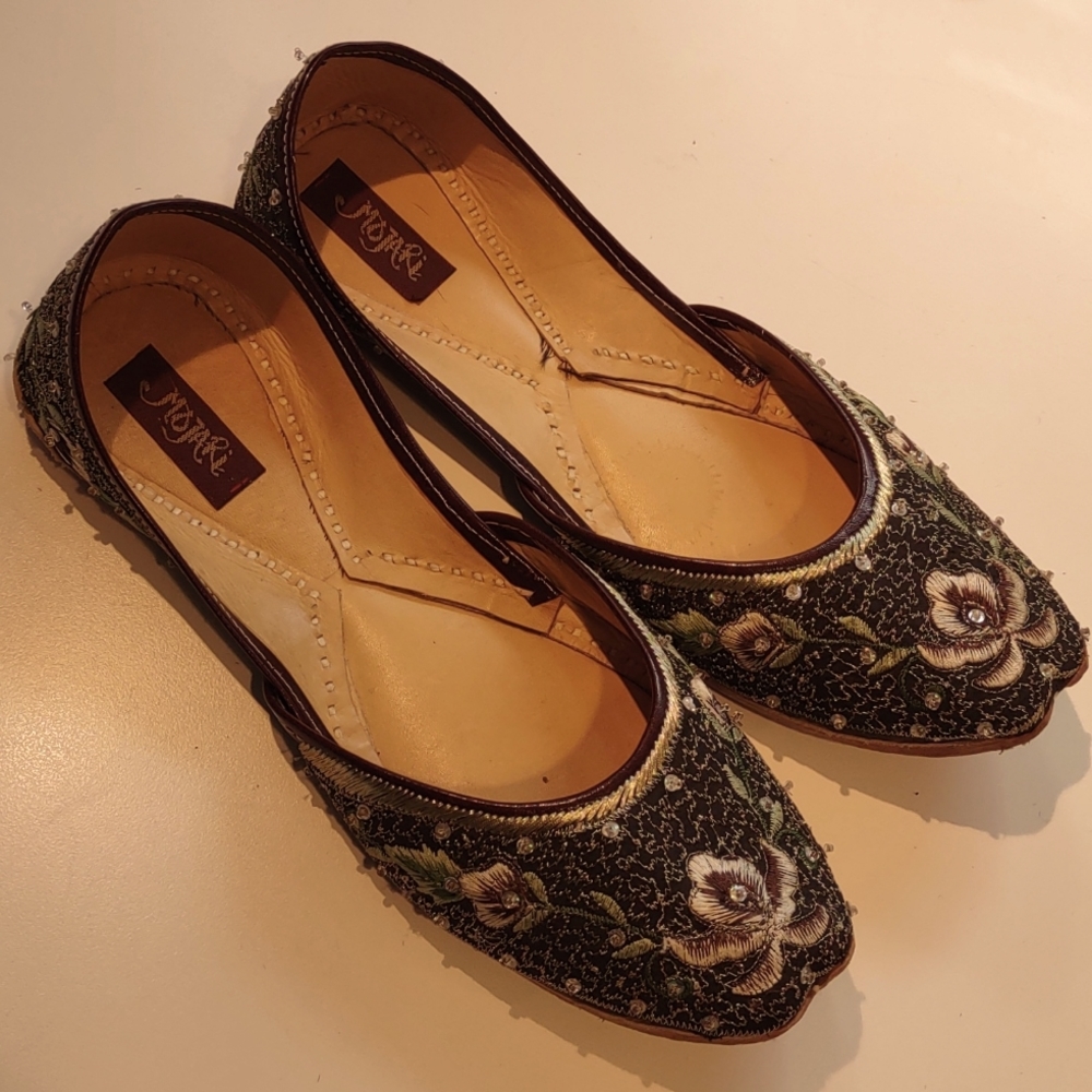 Mojari Embroidered Flats